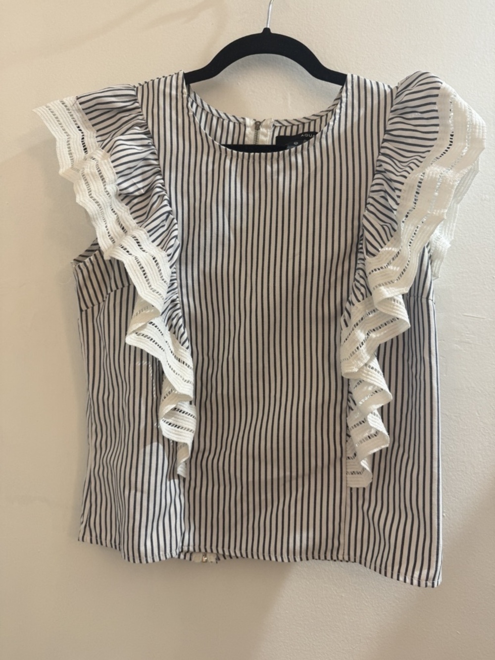 AQUA: Lace Ruffle Trim Striped Short Sleeve Top (Size Medium) (Navy/ White)